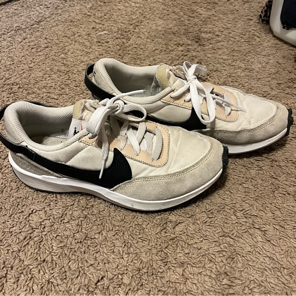 Women’s nike waffle shoes